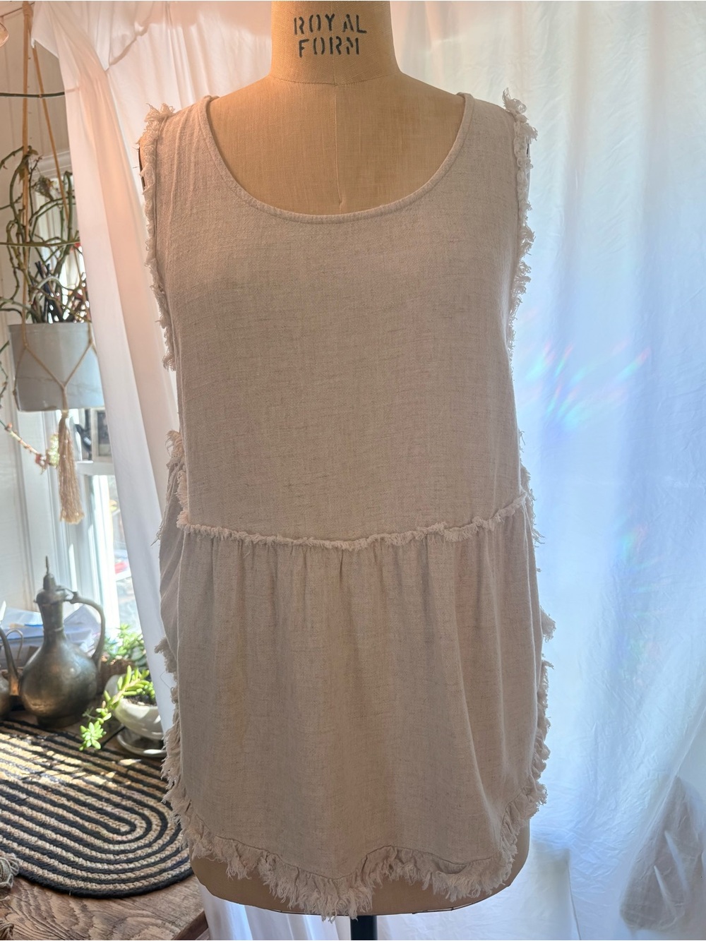 Umgee Neutral Beige Linen-Blend Sleeveless Tunic with Frayed Trim Size Medium